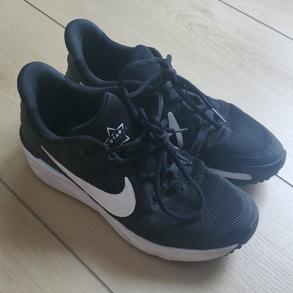 Nike Black and White Running Sneakers